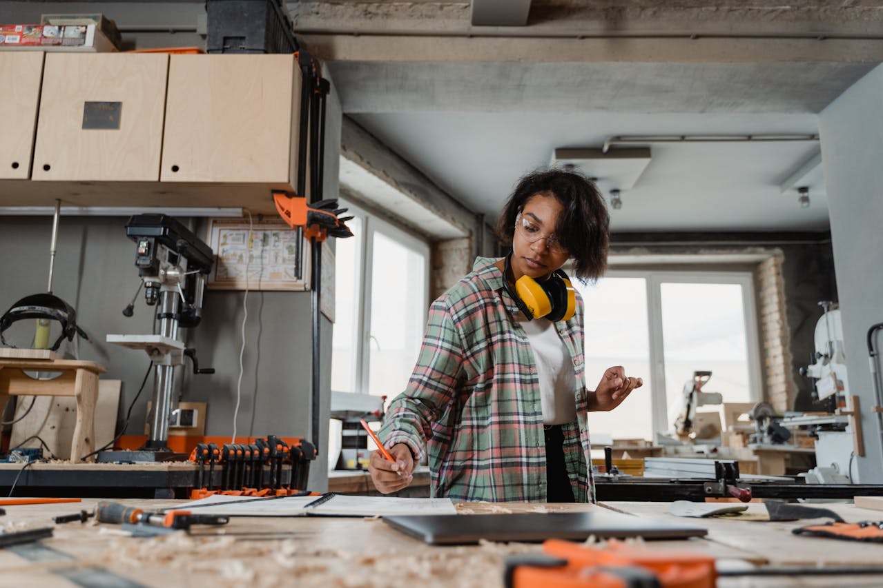 What Size Dust Collector Do I Need? Your Guide to Choosing the Right Dust Collection System for Your Shop