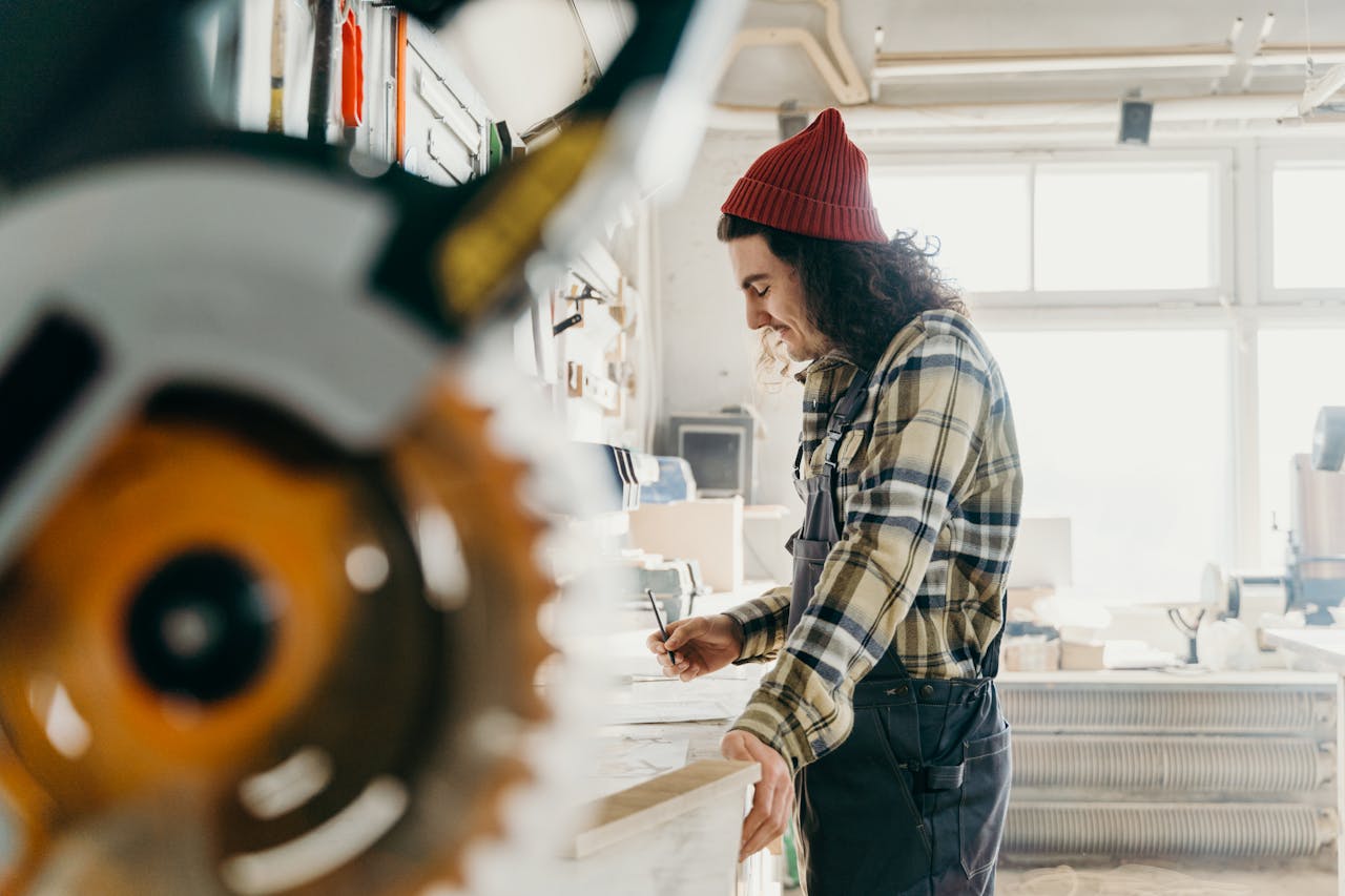 How to Build a Woodworking Shop: A Beginner's Guide to Creating a Well-Equipped and Efficient Work Environment
